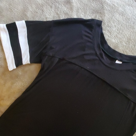 Black and white stripes high-low shirt - Picture 5 of 5